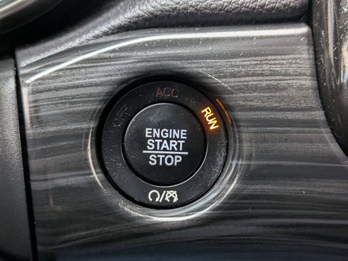 Used 2021 Jeep Grand Cherokee Laredo X image 21