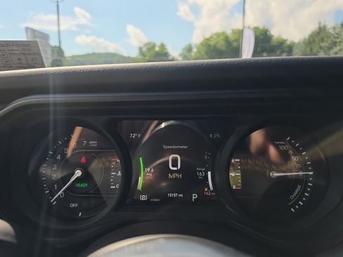 Used 2024 Jeep Wrangler Unlimited Sahara w/ Safety Group AWD/4WD image 23