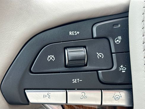 Used 2023 Cadillac Escalade ESV Sport Platinum w/ LPO, ONYX Package image 39