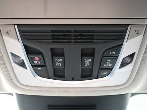 Used 2025 Acura MDX SH-AWD image 38
