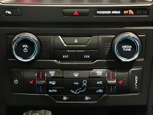 Used 2017 Ford Explorer XLT w/ Equipment Group 202A AWD/4WD image 16