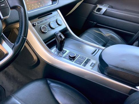 Used 2017 Land Rover Range Rover Sport SE image 16