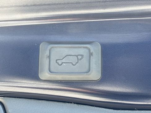 Used 2023 Toyota RAV4 XLE Premium FWD image 9