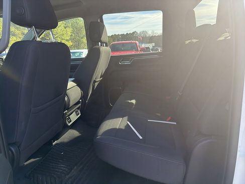 Used 2024 Chevrolet Silverado 3500 LT image 9