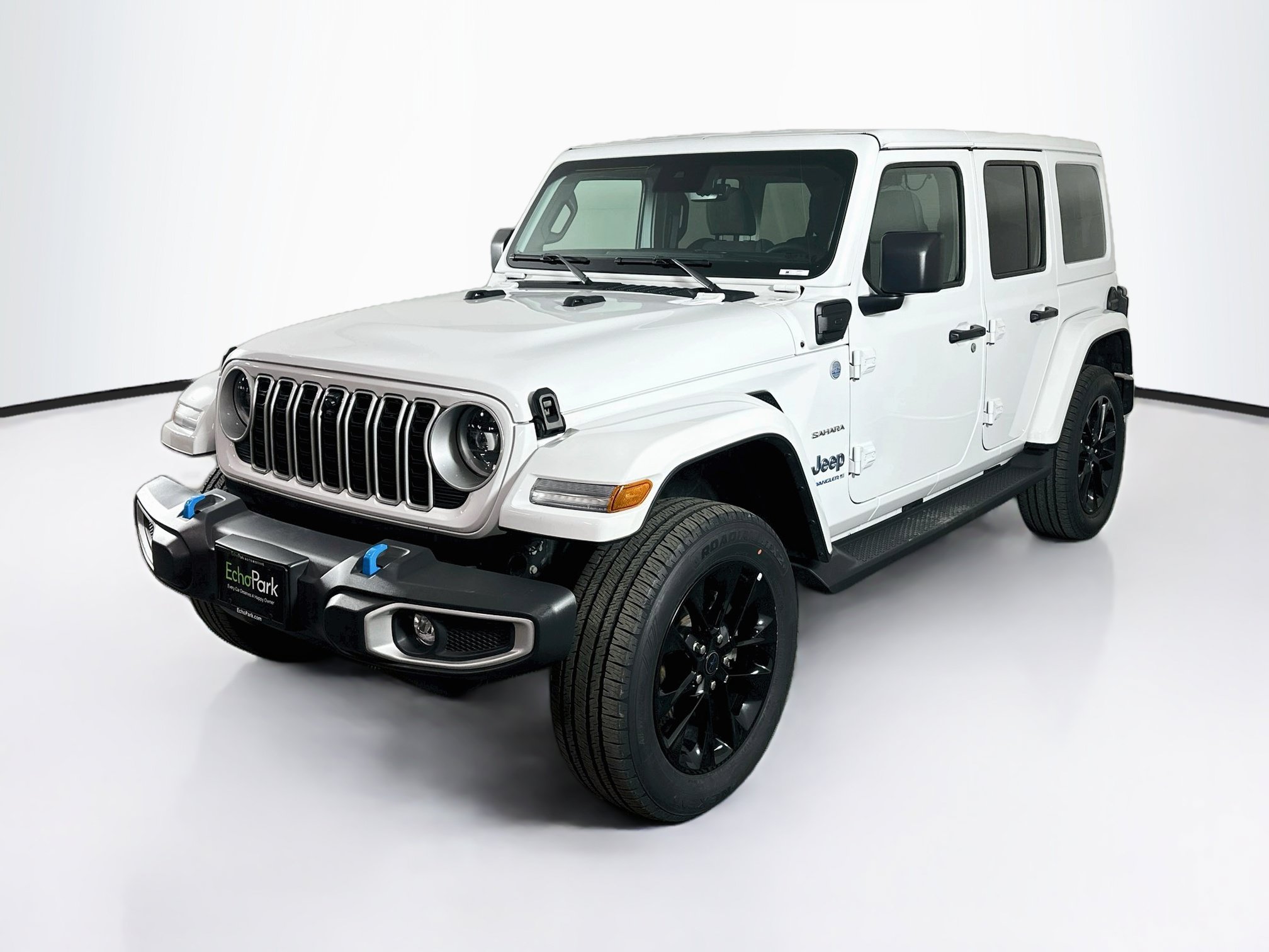 Used 2024 Jeep Wrangler Unlimited Sahara w/ Technology Group AWD/4WD image 3