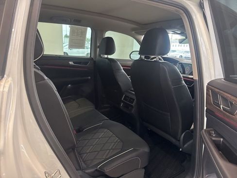 Used 2025 Volkswagen Atlas SEL Premium R-Line AWD/4WD image 6
