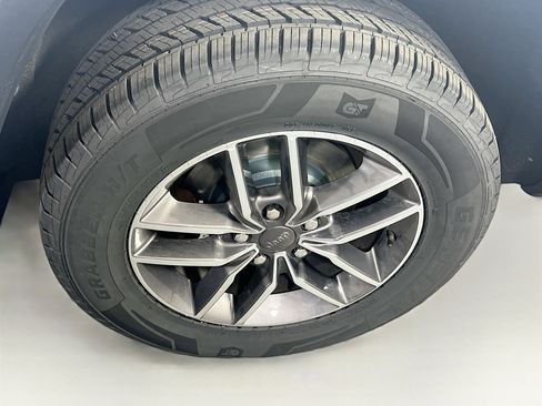 Used 2020 Jeep Grand Cherokee Limited image 30