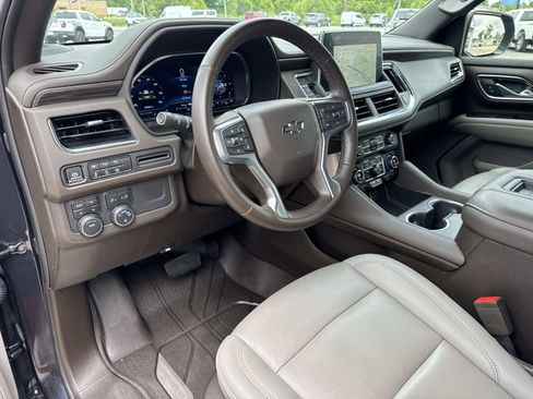 Used 2024 Chevrolet Tahoe Z71 w/ Luxury Package AWD/4WD image 17