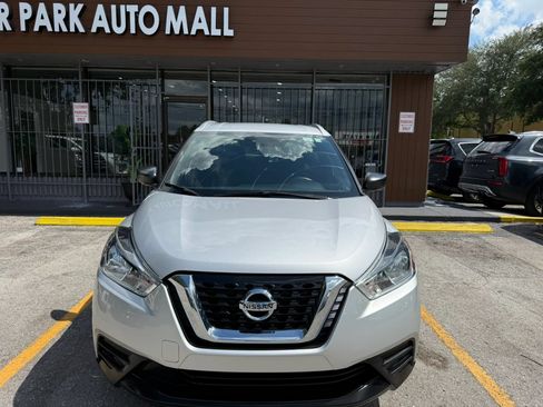 Used 2019 Nissan Kicks S FWD image 2
