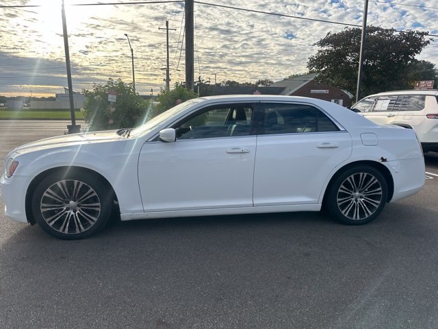 Used 2013 Chrysler 300 S RWD image 4