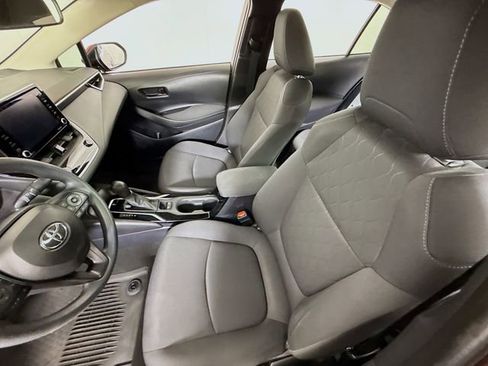 Used 2022 Toyota Corolla LE image 6