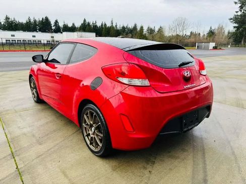 Used 2017 Hyundai Veloster image 3