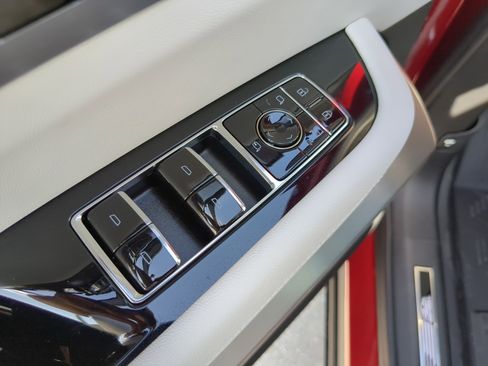 New 2026 Cadillac Vistiq Luxury w/ LPO, Floor Liner Package AWD/4WD image 17