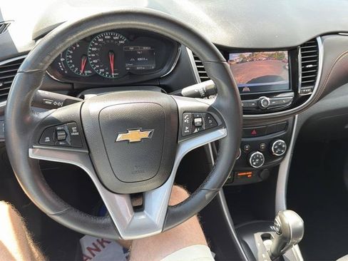 Used 2021 Chevrolet Trax LT w/ Driver Confidence Package FWD image 16