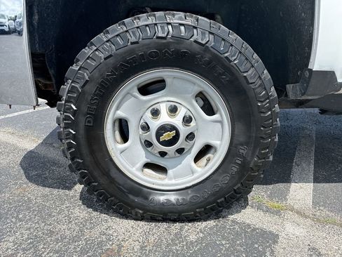 Used 2019 Chevrolet Silverado 2500 W/T w/ Snow Plow Prep Package AWD/4WD image 10