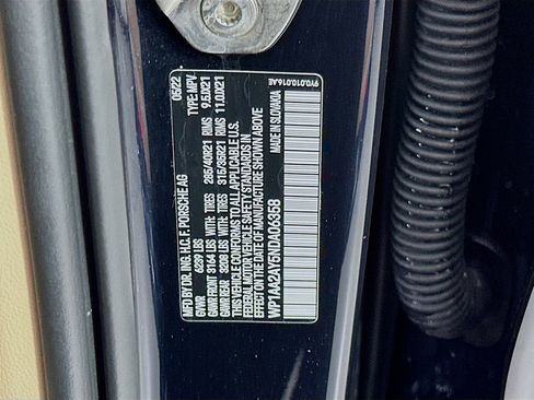 Certified 2022 Porsche Cayenne Platinum Edition image 36