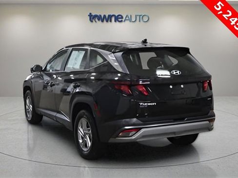 Used 2025 Hyundai Tucson SE image 2