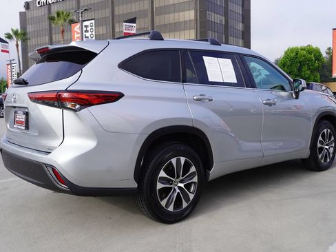 Used 2020 Toyota Highlander XLE FWD image 7