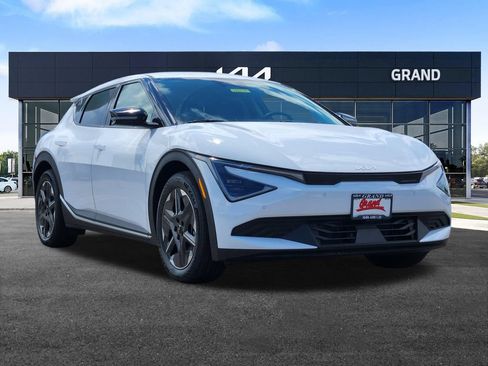 New 2026 Kia EV6 Light AWD/4WD image 2