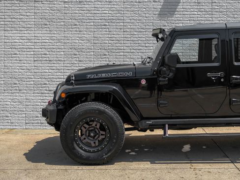 Used 2016 Jeep Wrangler Unlimited Rubicon image 9