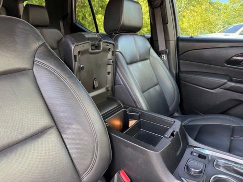 Used 2023 Chevrolet Traverse RS FWD image 44
