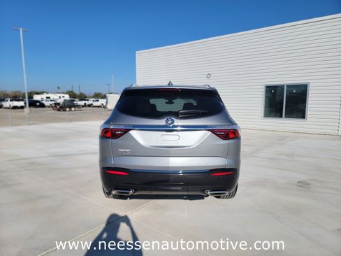 Used 2023 Buick Enclave Essence image 6