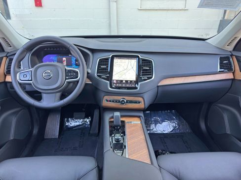 Used 2025 Volvo XC90 T8 Plus w/ Protection Package Premier AWD/4WD image 13