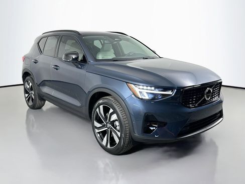 New 2026 Volvo XC40 B4 Plus w/ Protection Package Premier FWD image 3