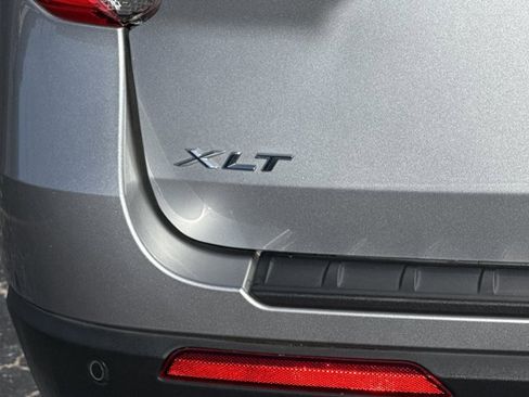 Used 2023 Ford Explorer XLT image 14