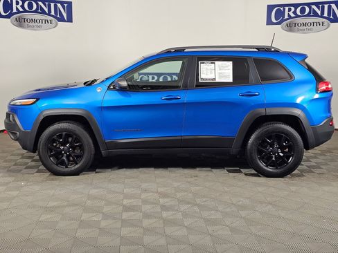 Used 2017 Jeep Cherokee Trailhawk AWD/4WD image 35