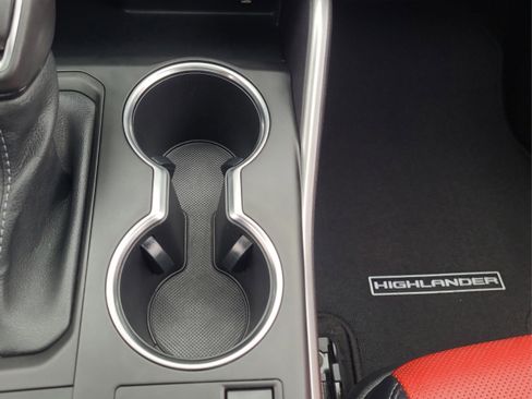 Certified 2023 Toyota Highlander XSE image 16