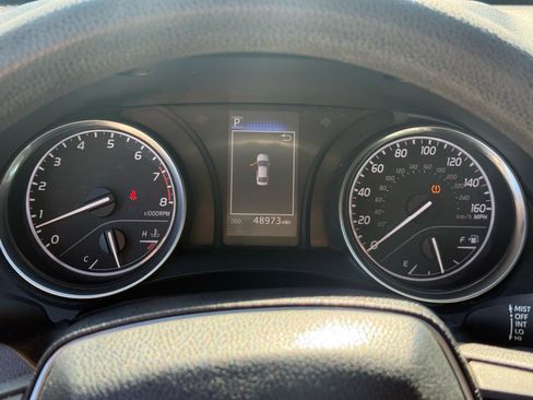 Used 2018 Toyota Camry LE image 12