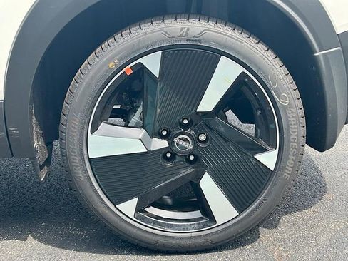 New 2025 Nissan Kicks SR w/ SR Premium Package AWD/4WD image 25