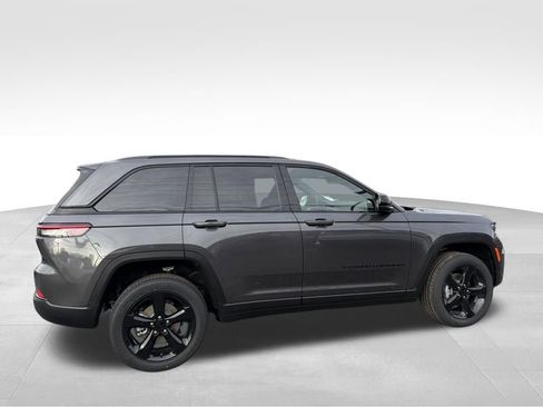 New 2025 Jeep Grand Cherokee Altitude image 8