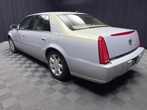 Used 2007 Cadillac DTS w/ Trunk Convenience Package FWD image 3