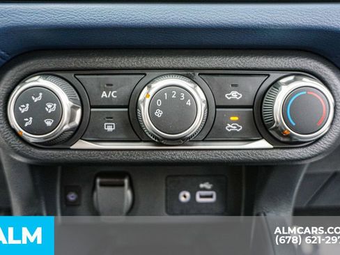 Used 2025 Nissan Versa SV w/ Trunk Package image 40