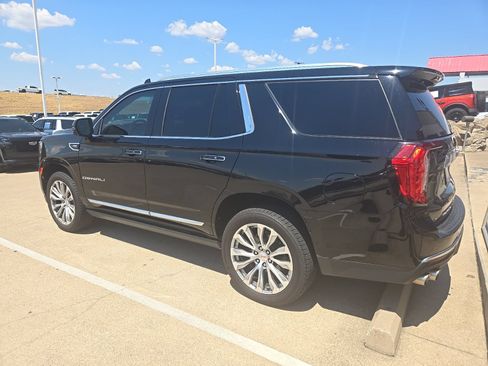 Used 2021 GMC Yukon Denali w/ Denali Premium Package RWD image 14
