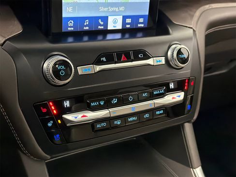 Used 2020 Ford Explorer Platinum w/ Premium Technology Package image 30