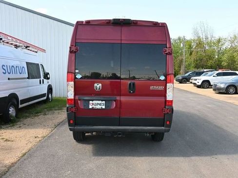 Used 2023 RAM ProMaster 2500 w/ Driver Convenience Group FWD image 9