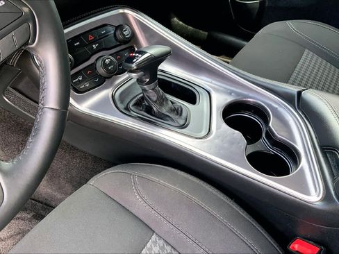 Used 2016 Dodge Challenger SXT image 17