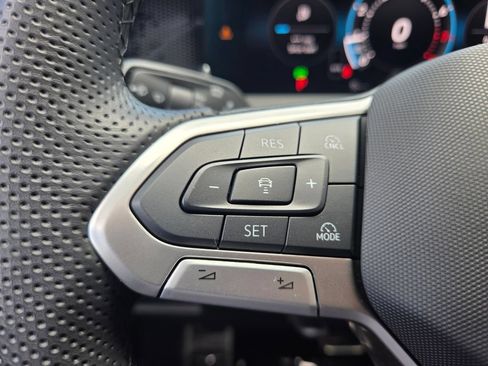 Used 2025 Volkswagen Tiguan SE R-Line AWD/4WD image 19