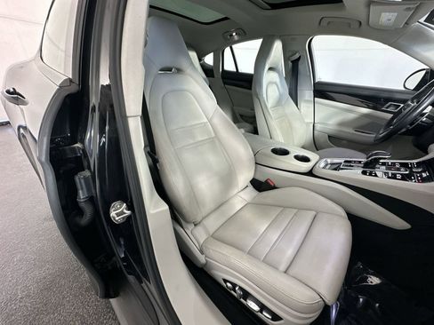 Used 2018 Porsche Panamera 4 image 31