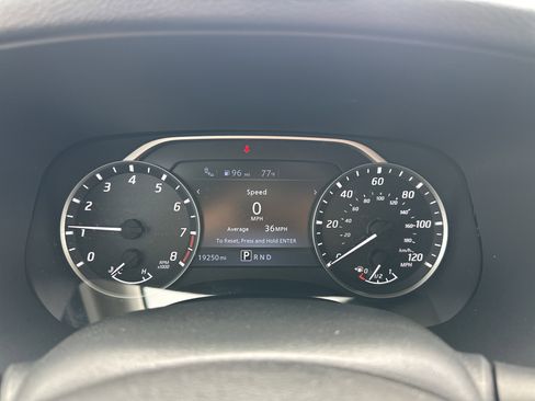 Used 2024 Nissan Frontier SL w/ Technology Package RWD image 12