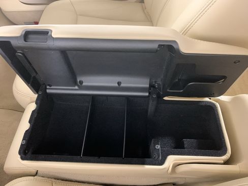 Used 2009 Lincoln Town Car Signature L image 26