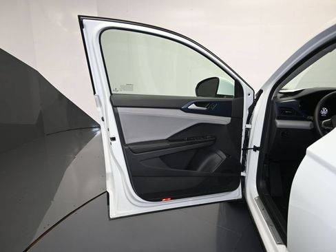 Used 2024 Volkswagen Taos SE FWD image 10