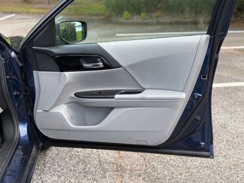 Used 2016 Honda Accord LX image 14