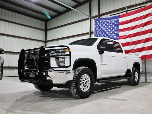 Used 2023 Chevrolet Silverado 2500 LT w/ Convenience Package AWD/4WD image 3