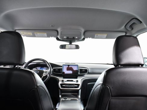 Used 2023 Ford Explorer XLT w/ Equipment Group 202A image 17