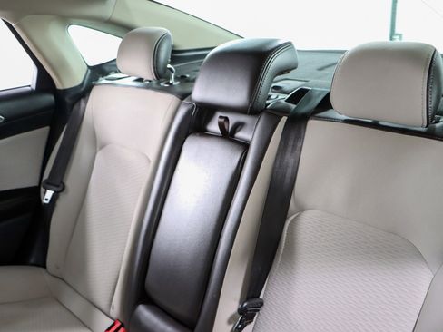 Used 2020 Ford Fusion SE w/ Equipment Group 151A image 24