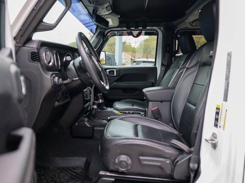 Used 2023 Jeep Wrangler Unlimited Sahara w/ Cold Weather Group AWD/4WD image 19